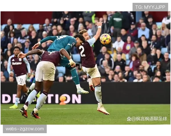 维拉公布对阵阿森纳赛前训练图，伤病已久的明斯参与部分合练